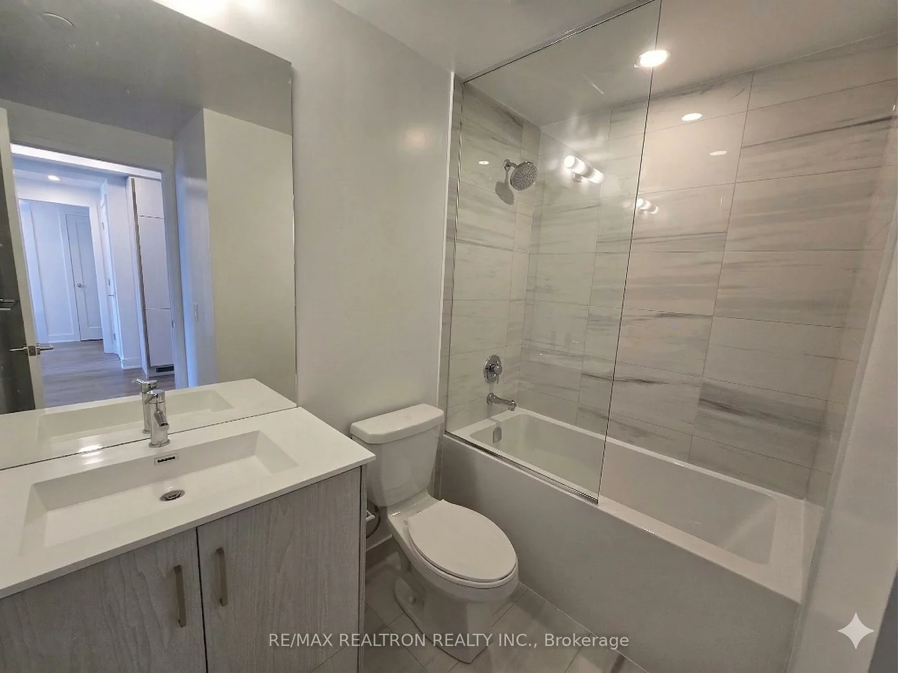 180, front, Moss Park, Toronto