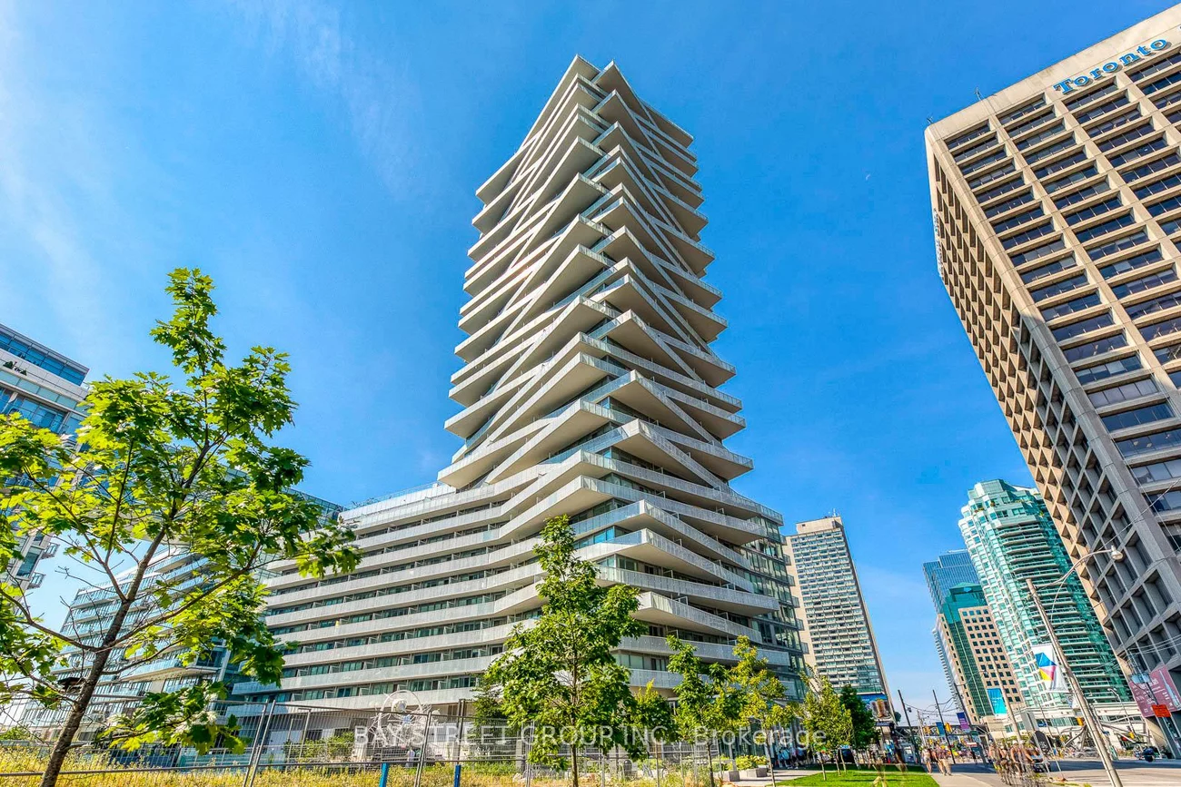 15, Queens, Waterfront Communities C8, Toronto