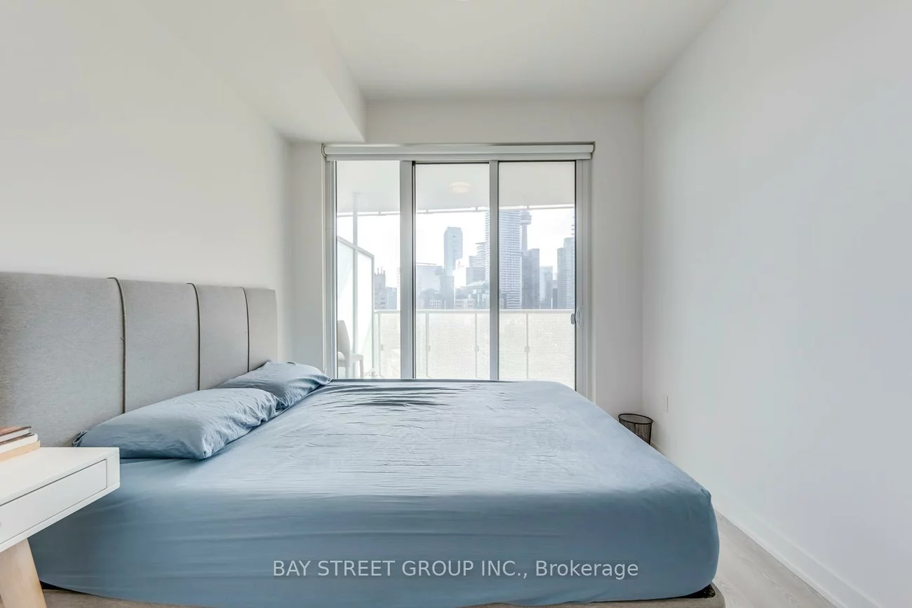 15, Queens, Waterfront Communities C8, Toronto