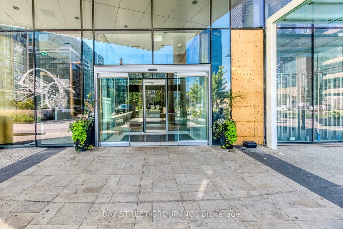 15, Queens, Waterfront Communities C8, Toronto