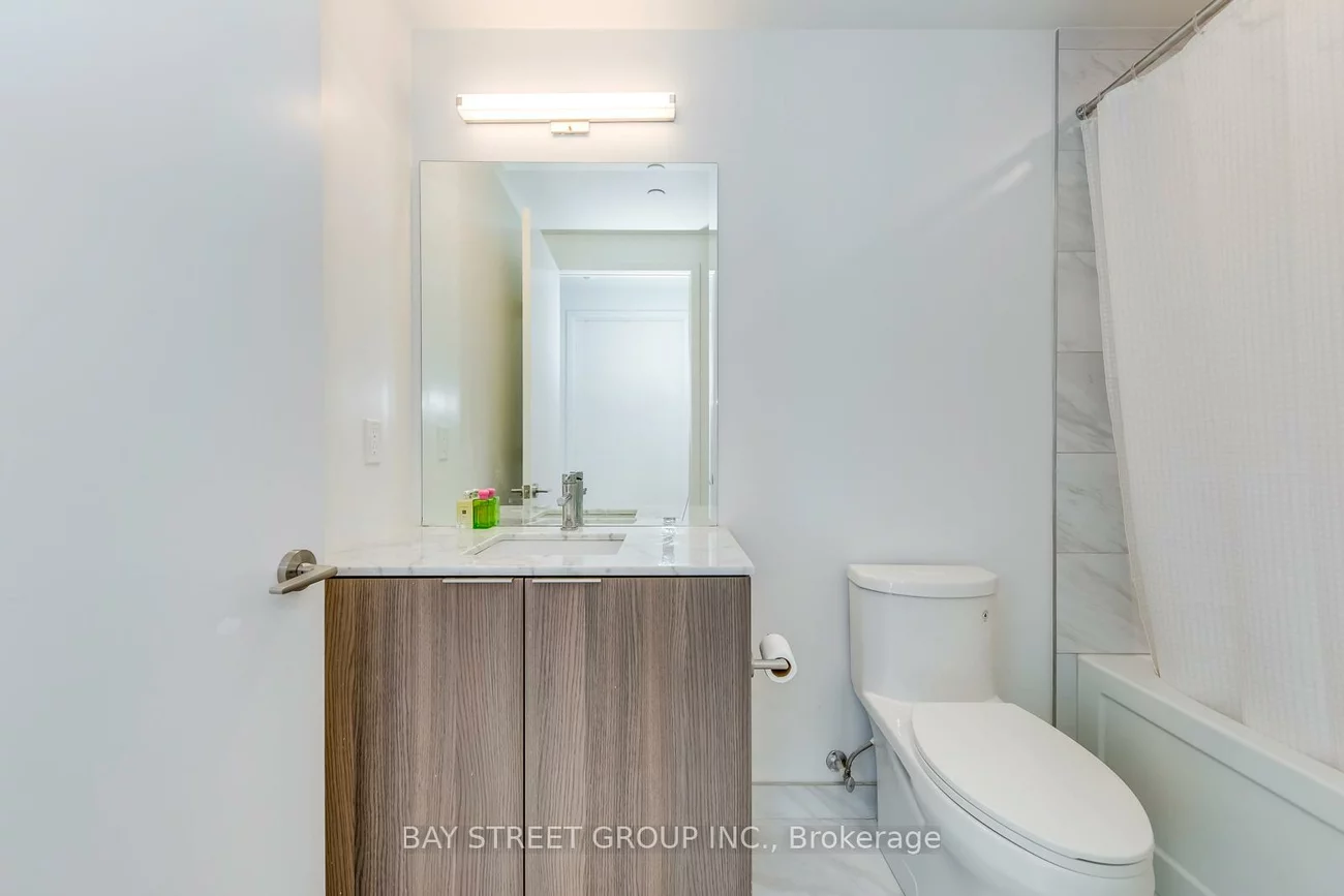 15, Queens, Waterfront Communities C8, Toronto