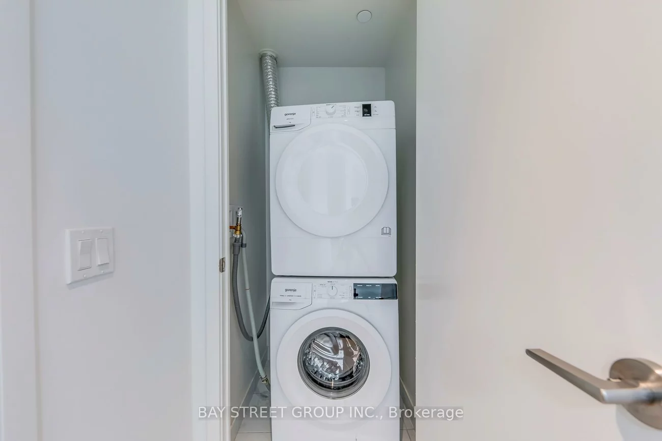 15, Queens, Waterfront Communities C8, Toronto