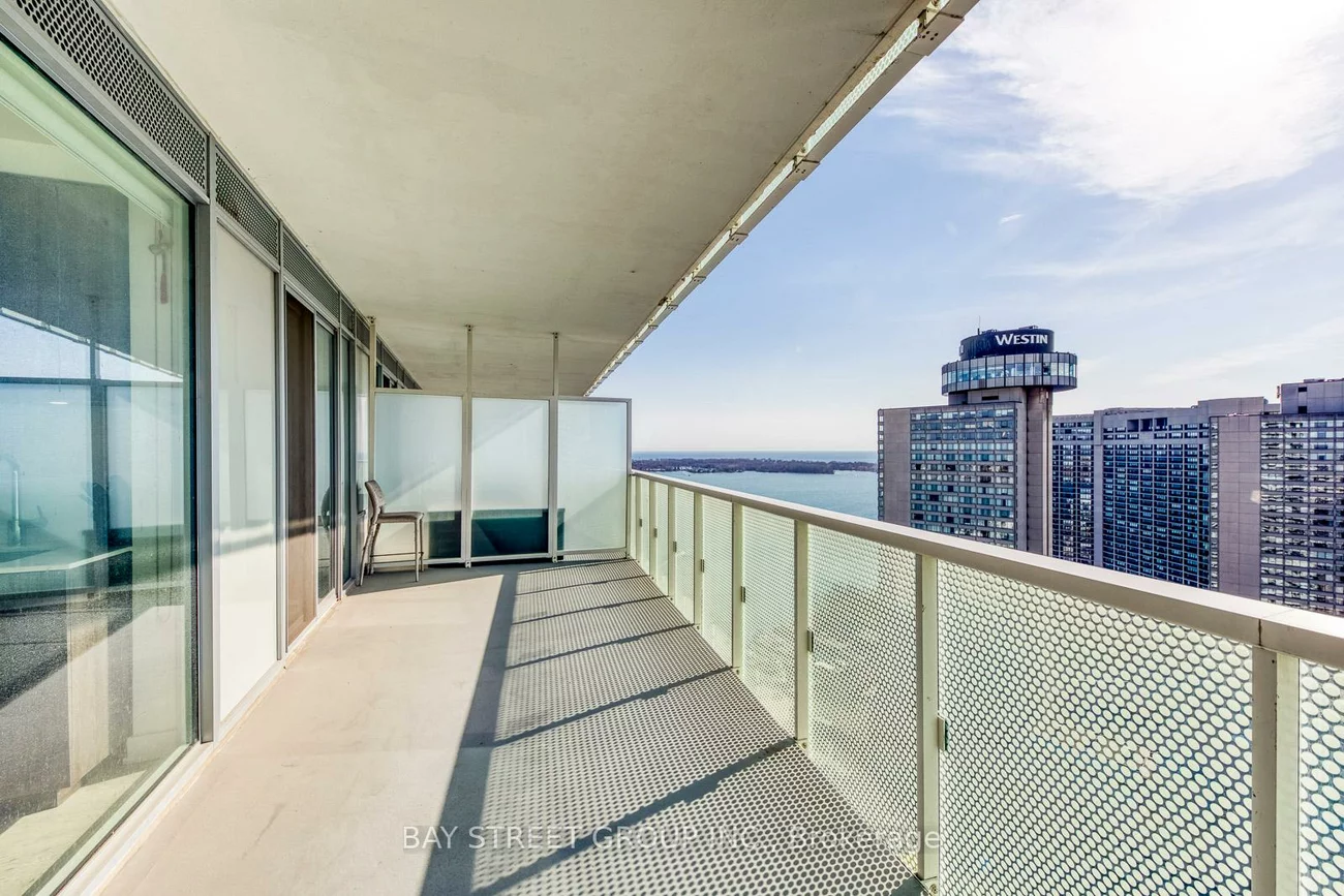 15, Queens, Waterfront Communities C8, Toronto