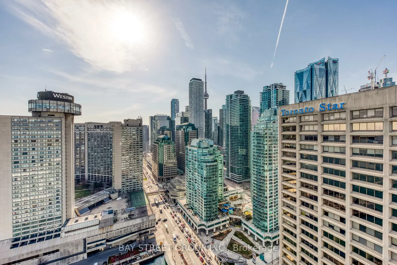 15, Queens, Waterfront Communities C8, Toronto