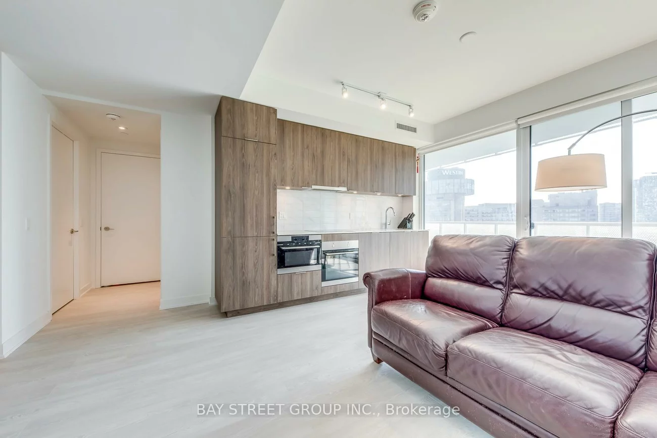 15, Queens, Waterfront Communities C8, Toronto