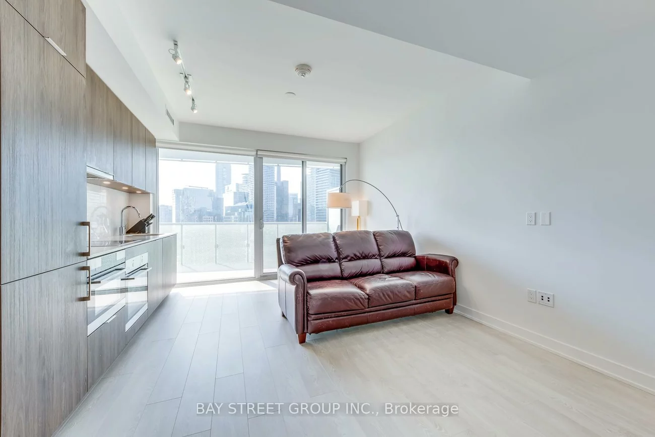 15, Queens, Waterfront Communities C8, Toronto