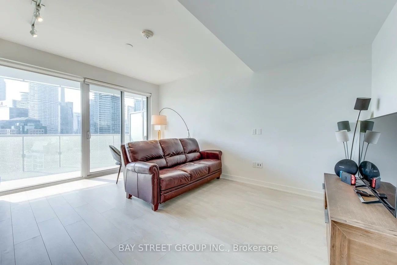 15, Queens, Waterfront Communities C8, Toronto