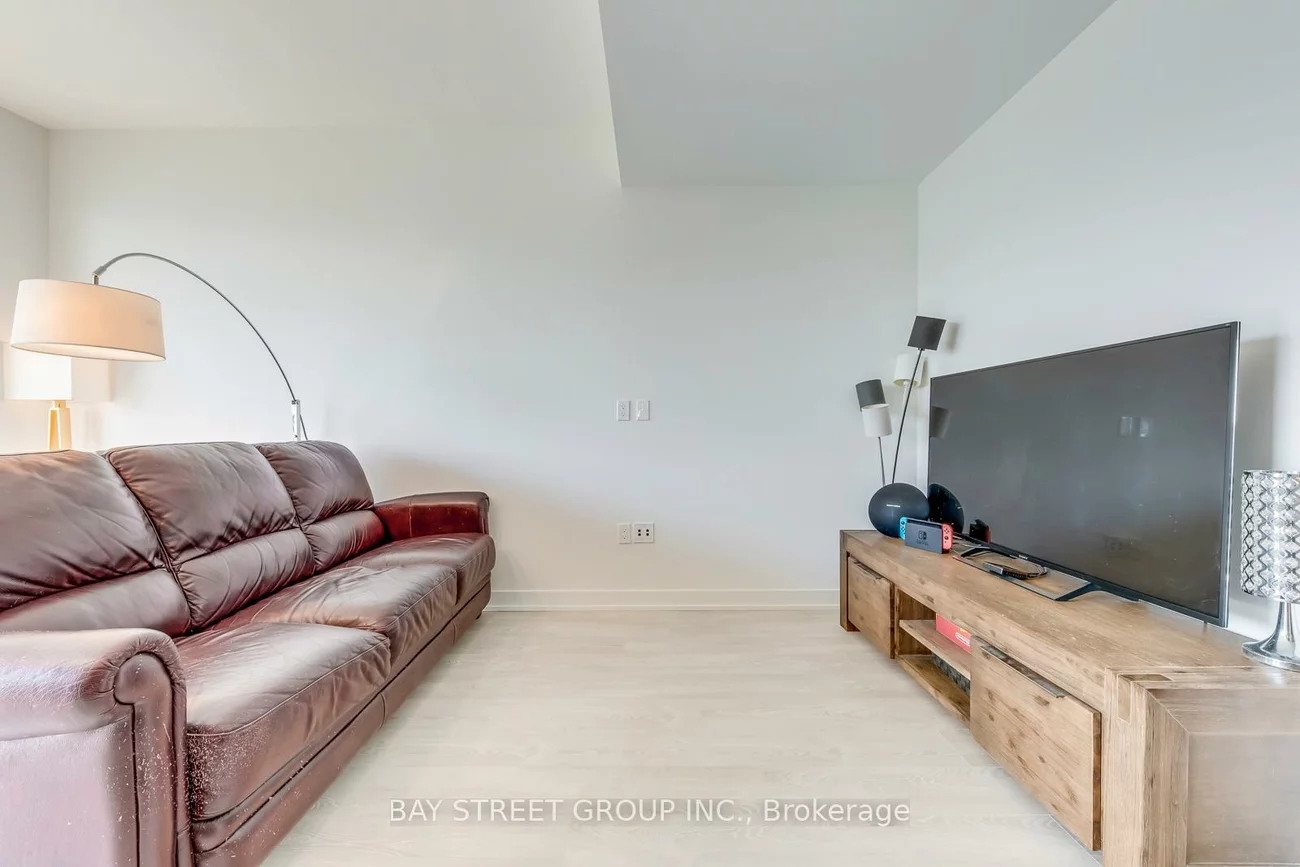 15, Queens, Waterfront Communities C8, Toronto