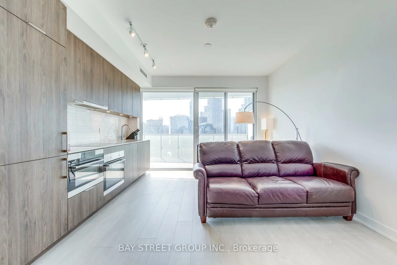 15, Queens, Waterfront Communities C8, Toronto