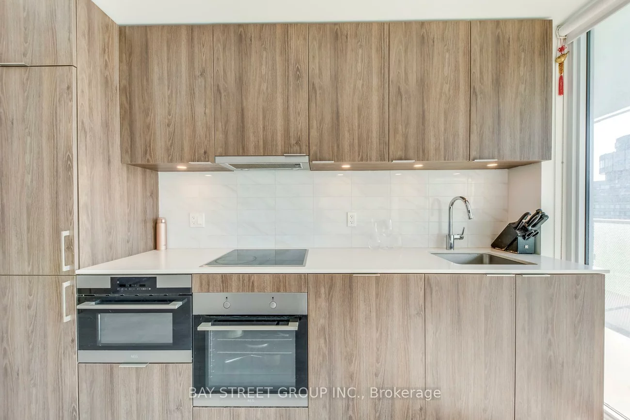 15, Queens, Waterfront Communities C8, Toronto