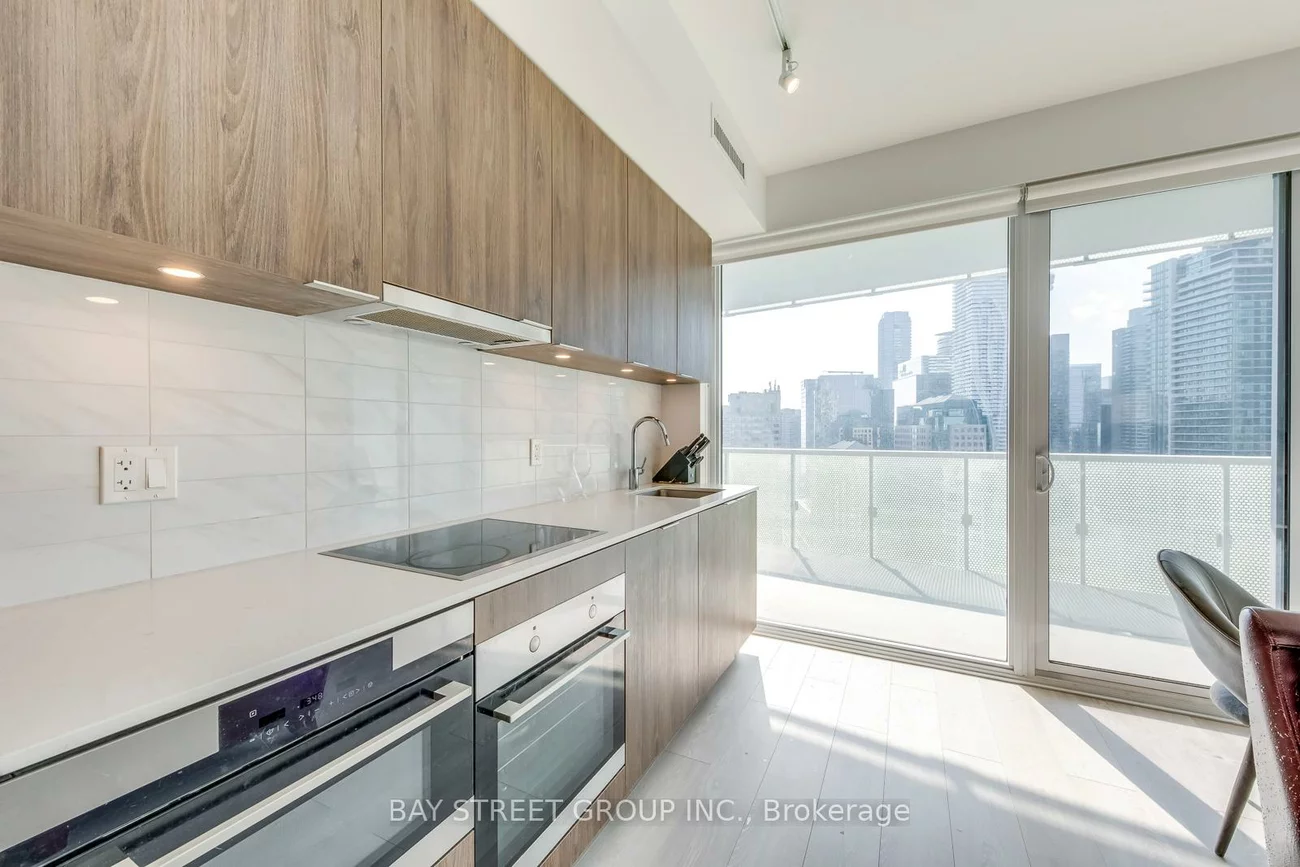 15, Queens, Waterfront Communities C8, Toronto