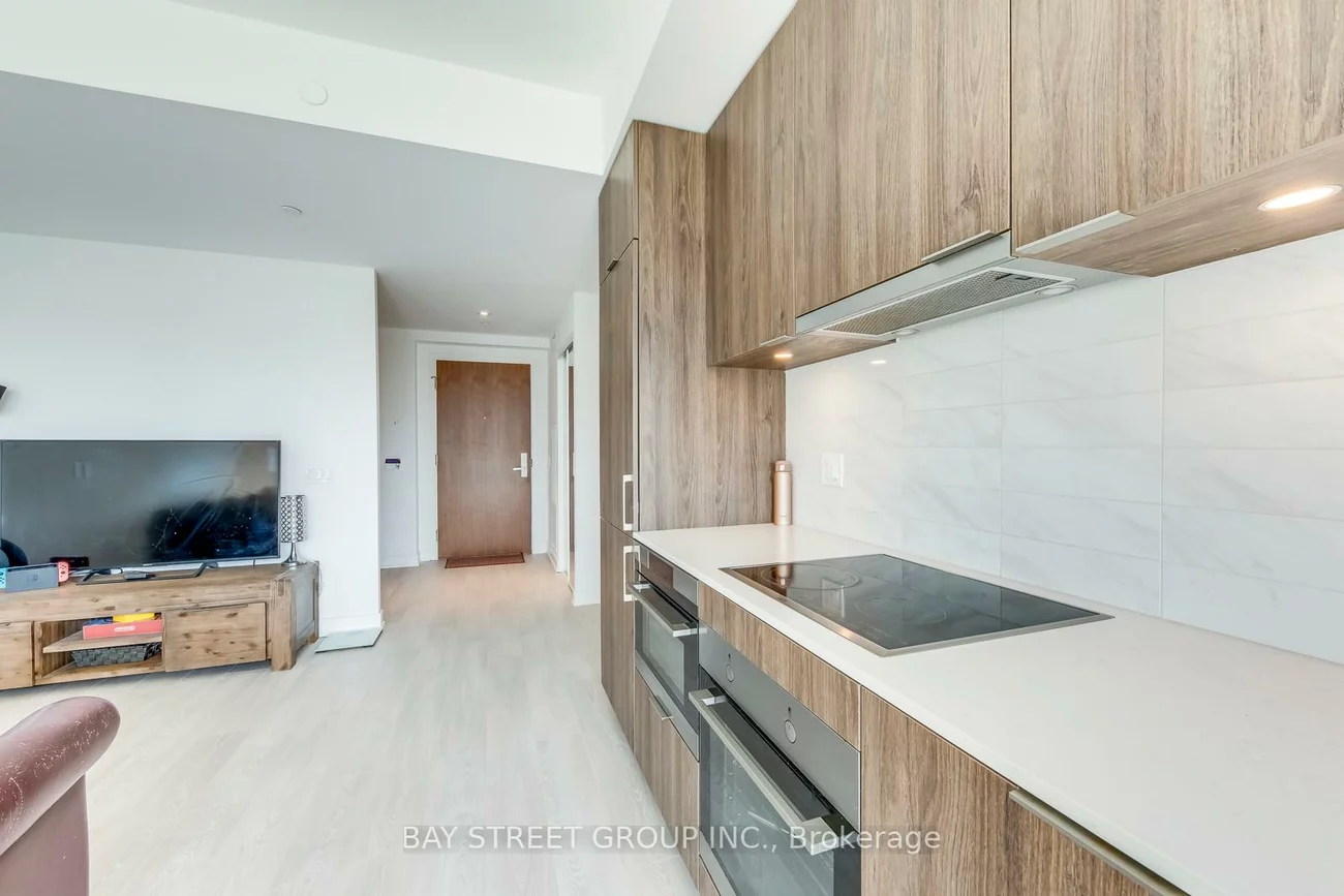 15, Queens, Waterfront Communities C8, Toronto