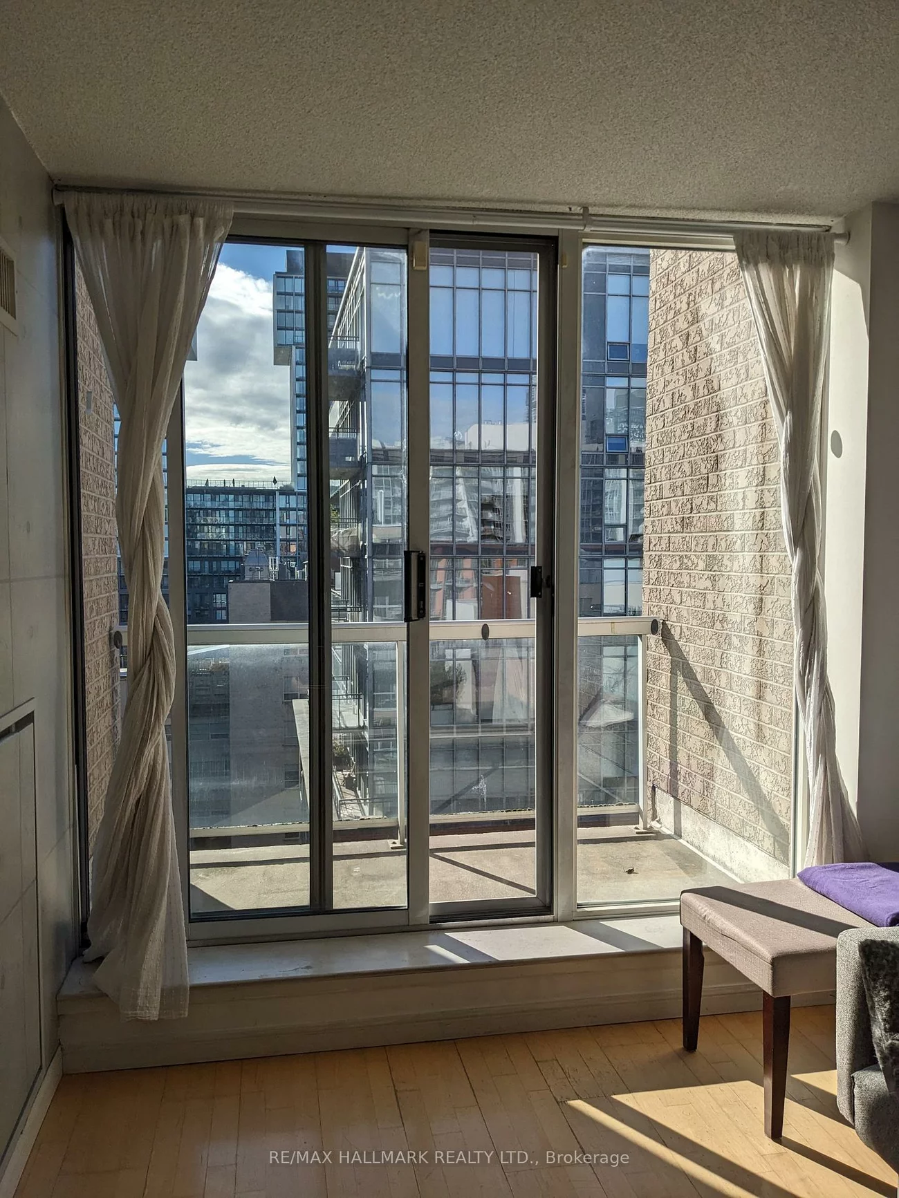 330, Adelaide, Moss Park, Toronto