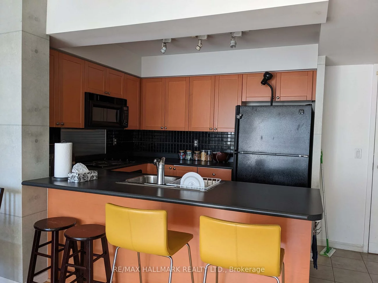 330, Adelaide, Moss Park, Toronto