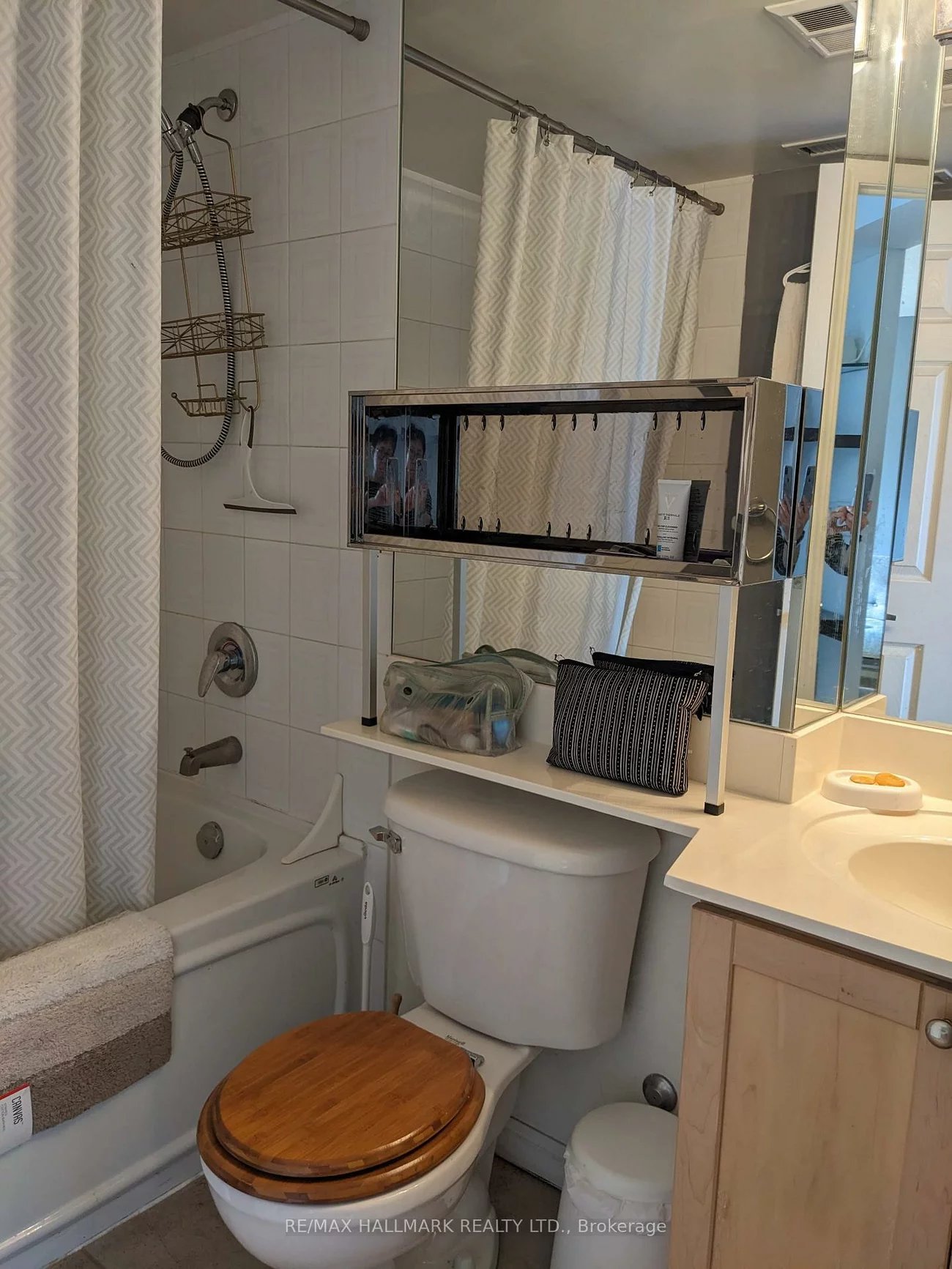 330, Adelaide, Moss Park, Toronto