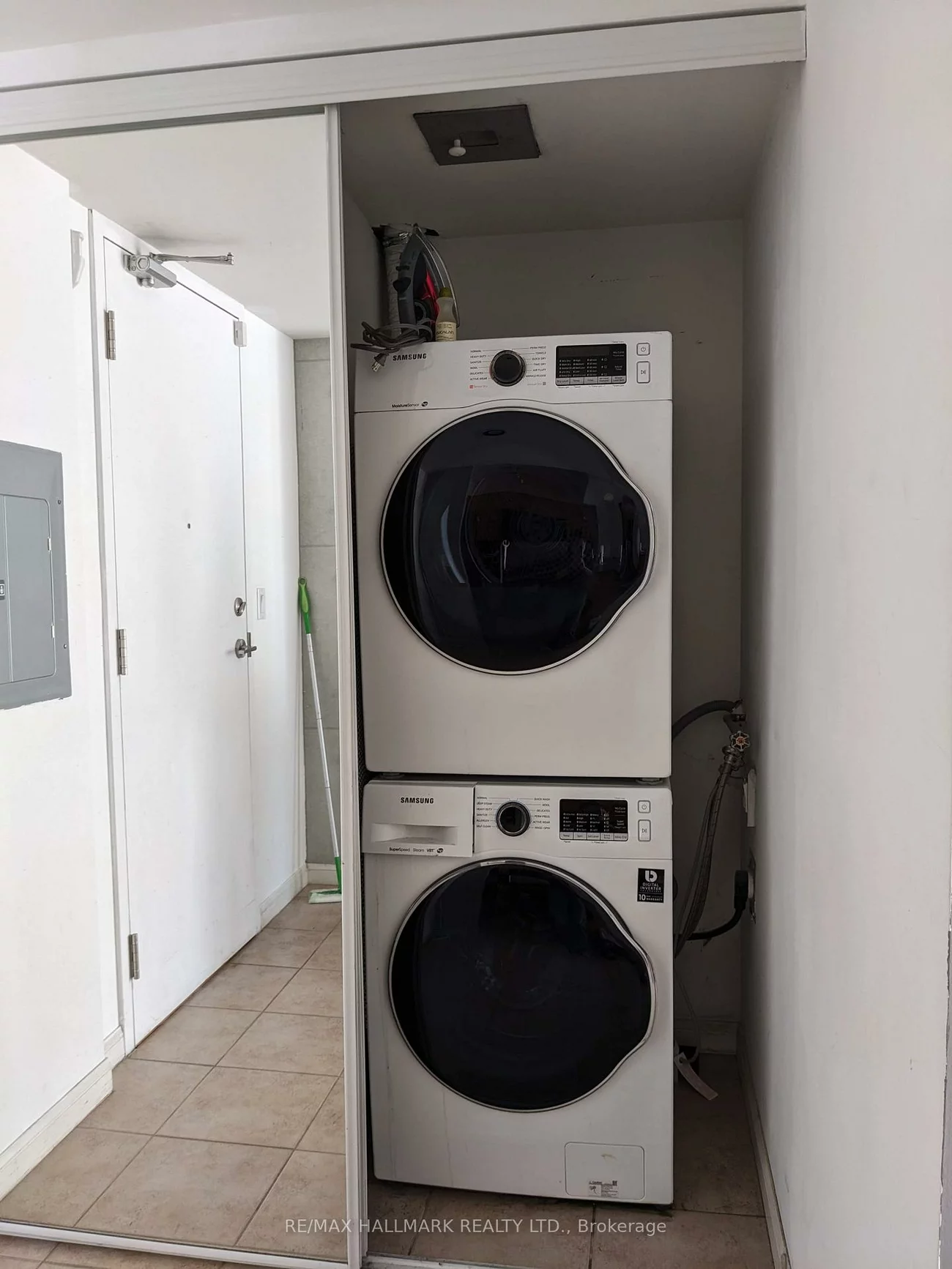 330, Adelaide, Moss Park, Toronto