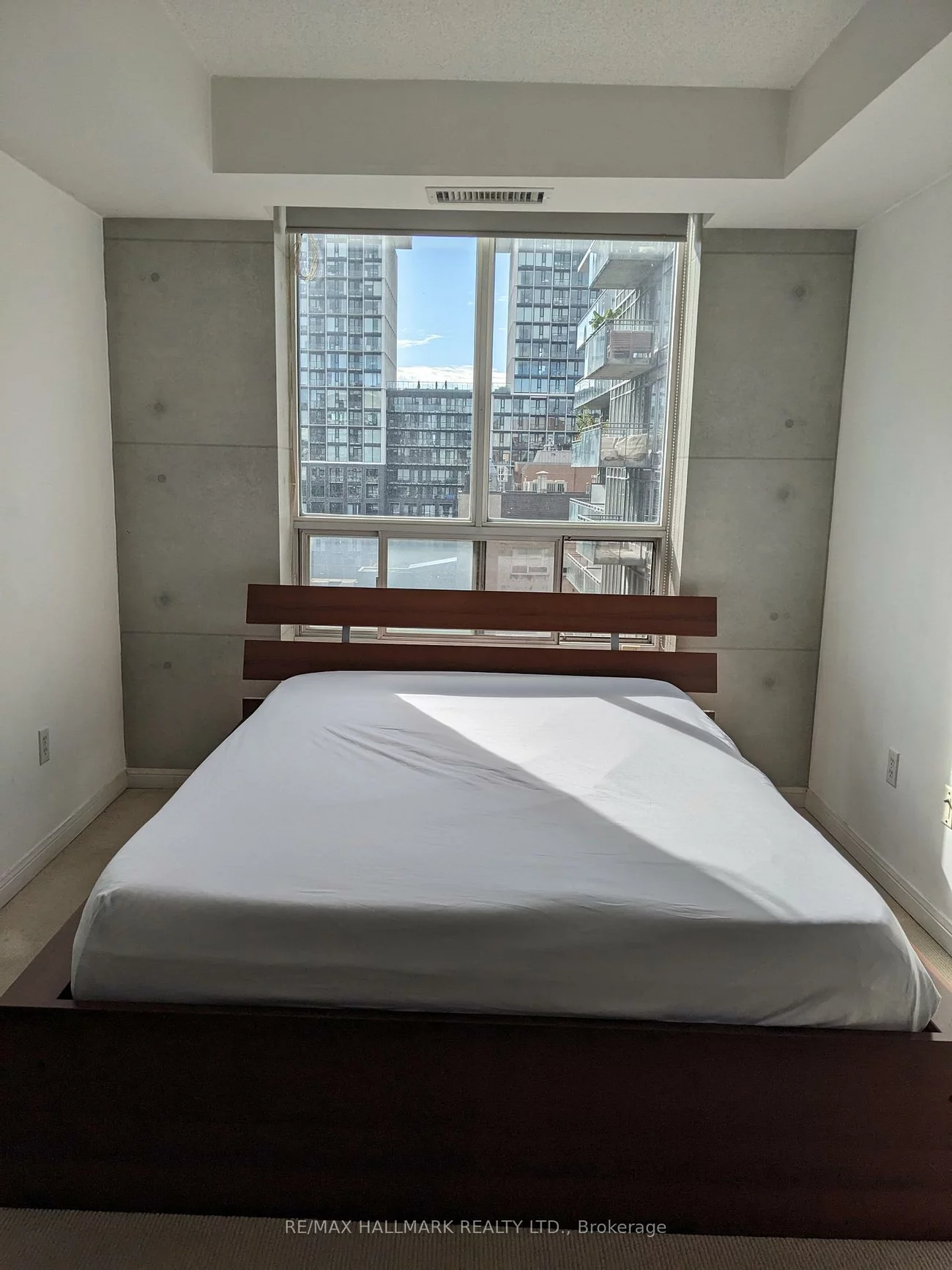 330, Adelaide, Moss Park, Toronto