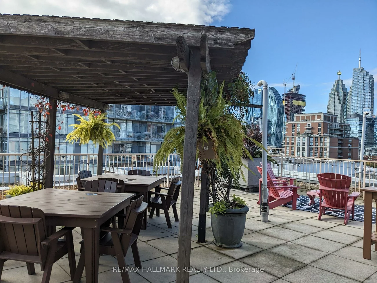 330, Adelaide, Moss Park, Toronto