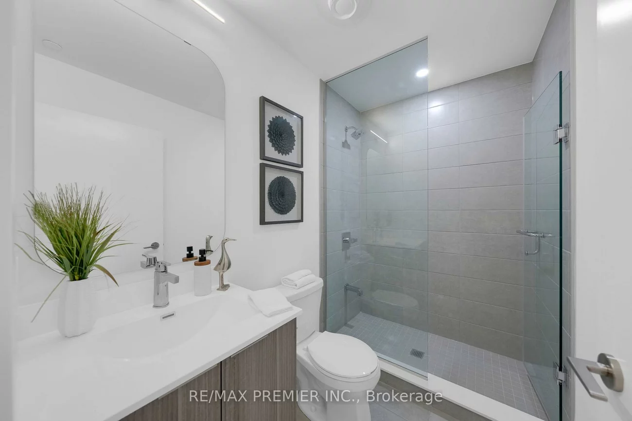 15, Richardson, Waterfront Communities C8, Toronto