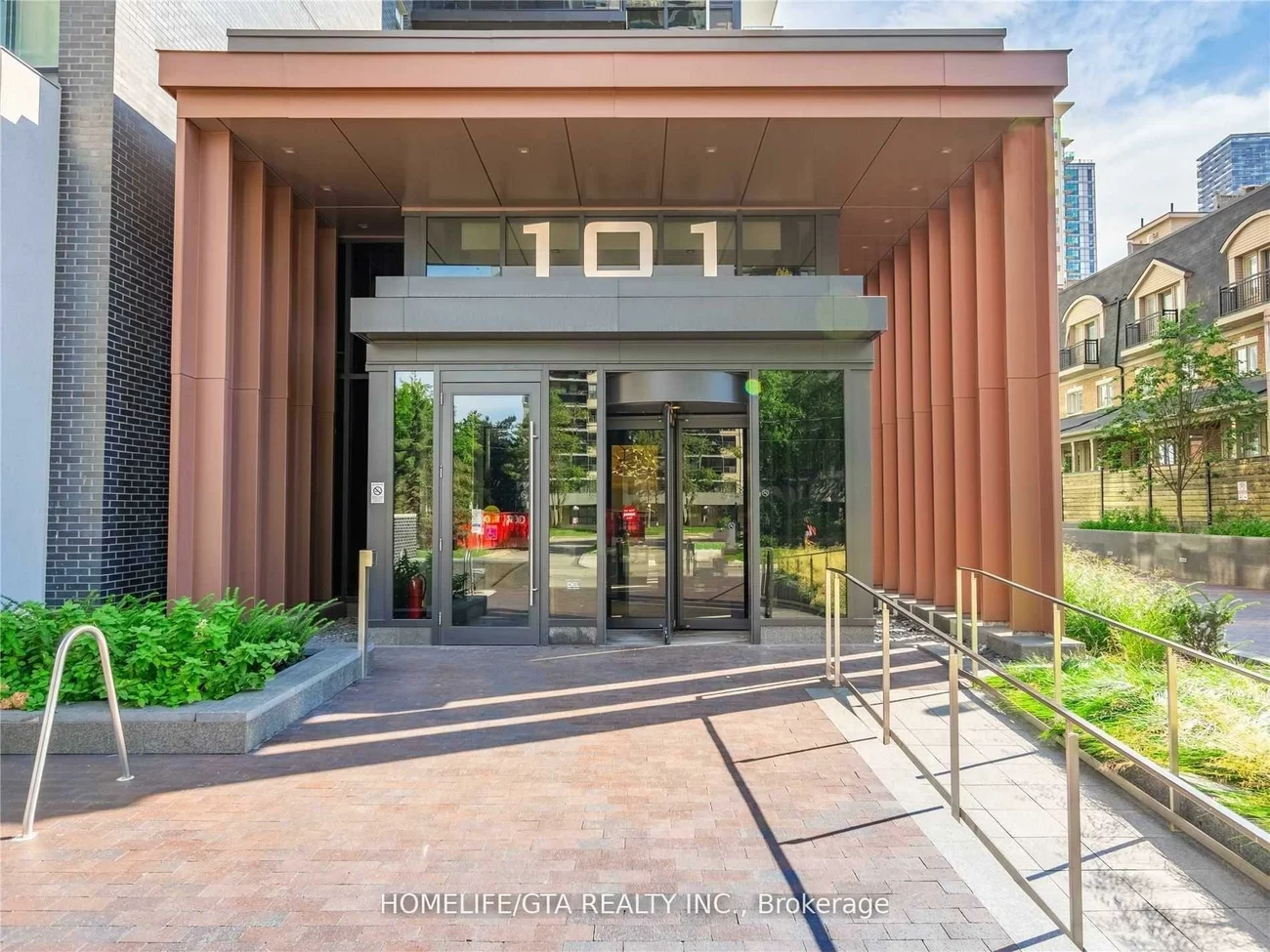 101, Erskine, Mount Pleasant West, Toronto