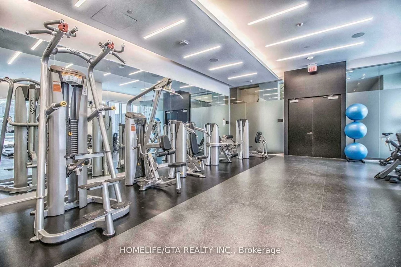 101, Erskine, Mount Pleasant West, Toronto