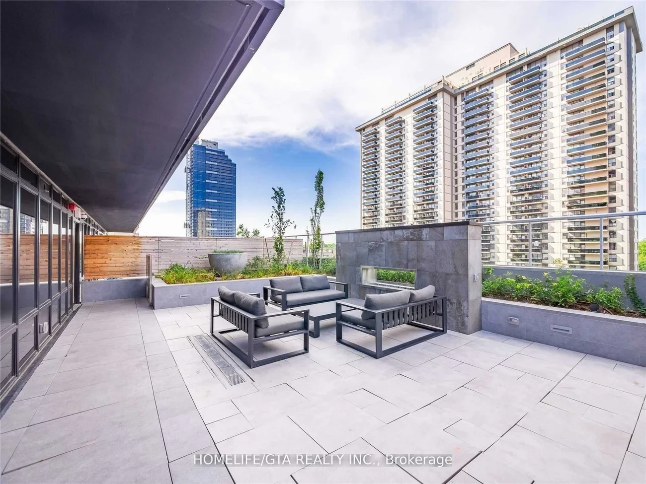 101, Erskine, Mount Pleasant West, Toronto