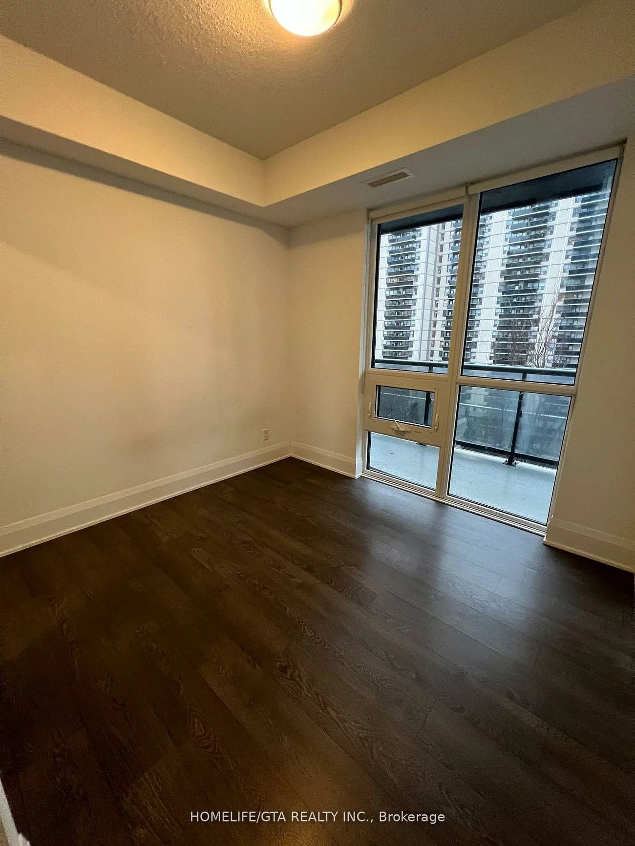 101, Erskine, Mount Pleasant West, Toronto