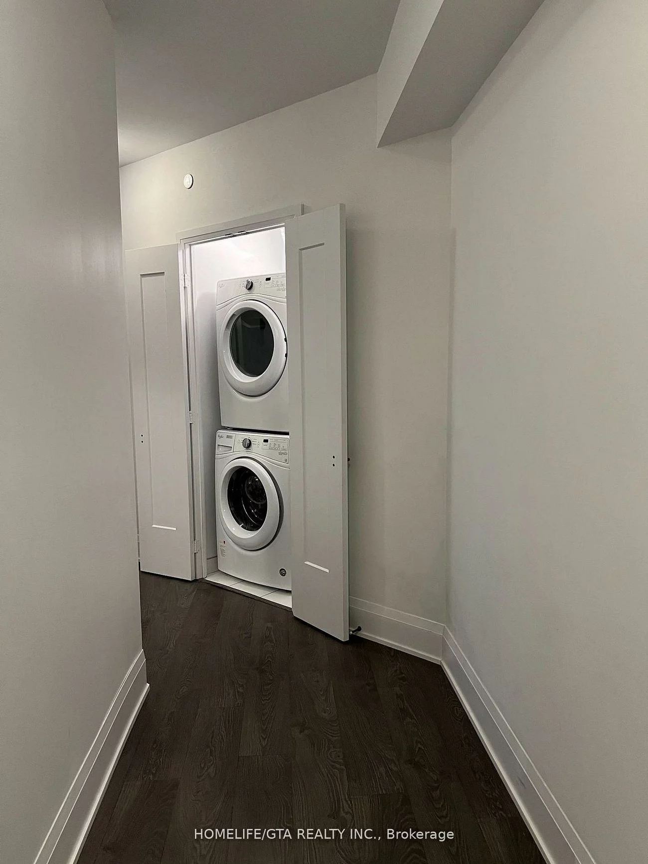 101, Erskine, Mount Pleasant West, Toronto