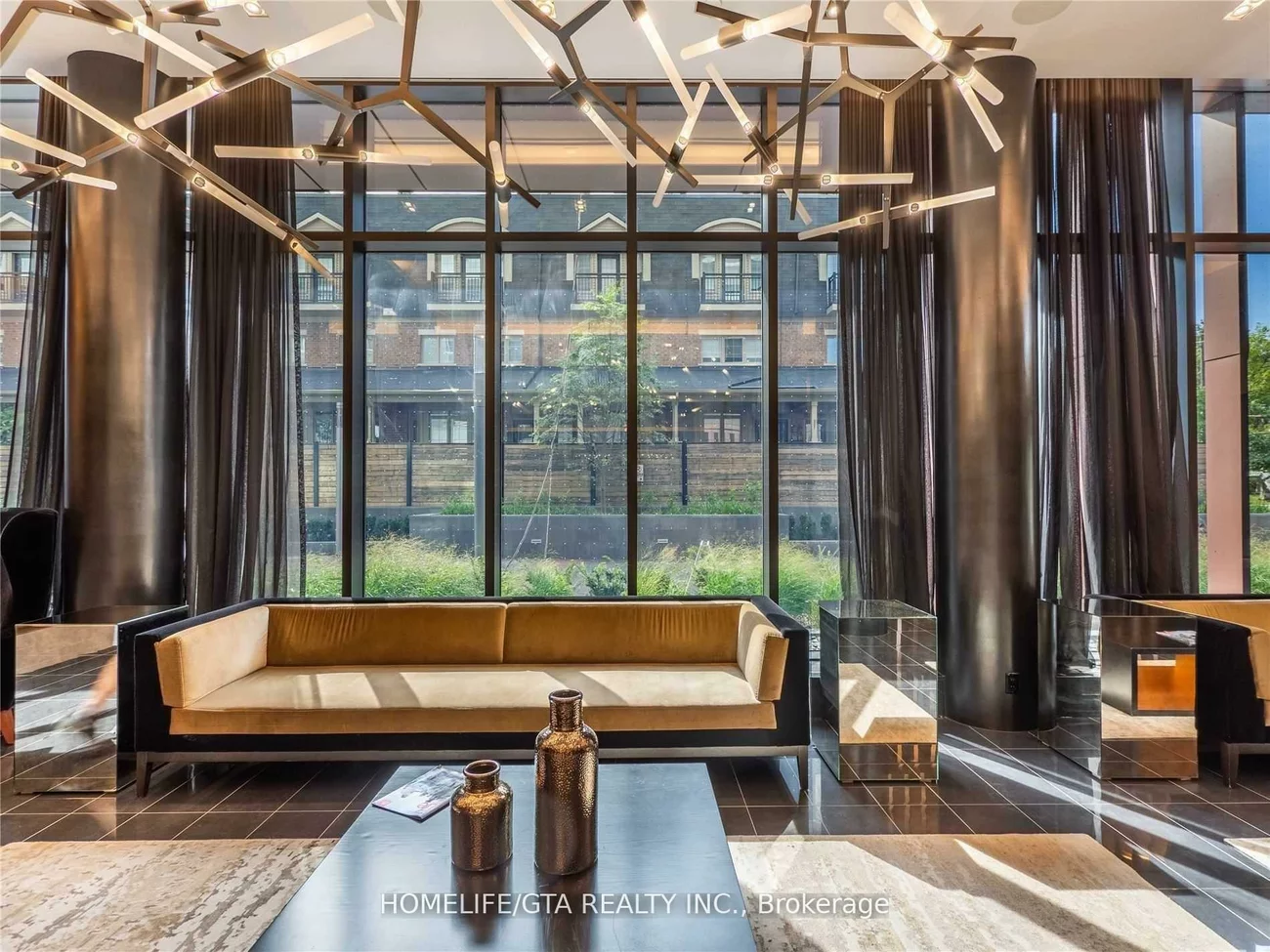 101, Erskine, Mount Pleasant West, Toronto