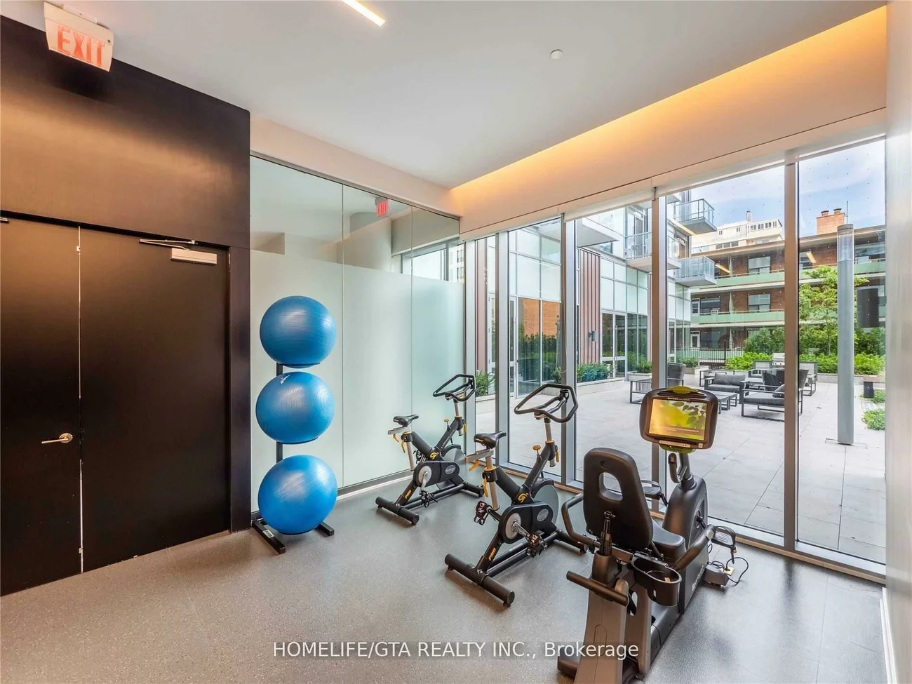101, Erskine, Mount Pleasant West, Toronto
