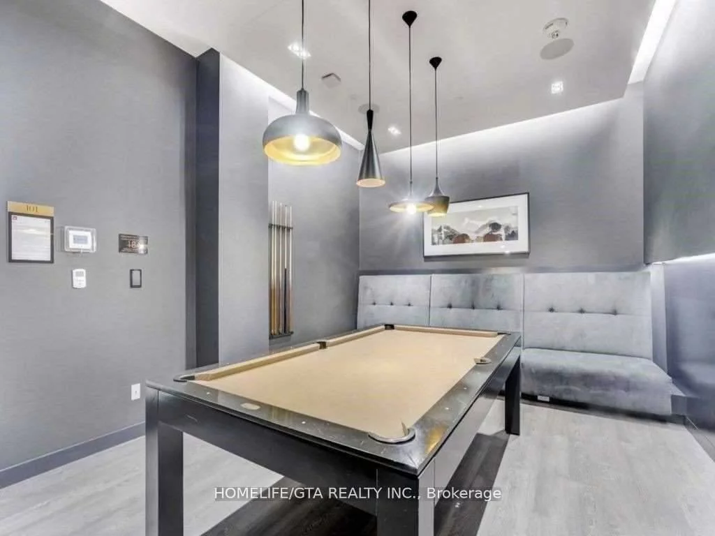 101, Erskine, Mount Pleasant West, Toronto