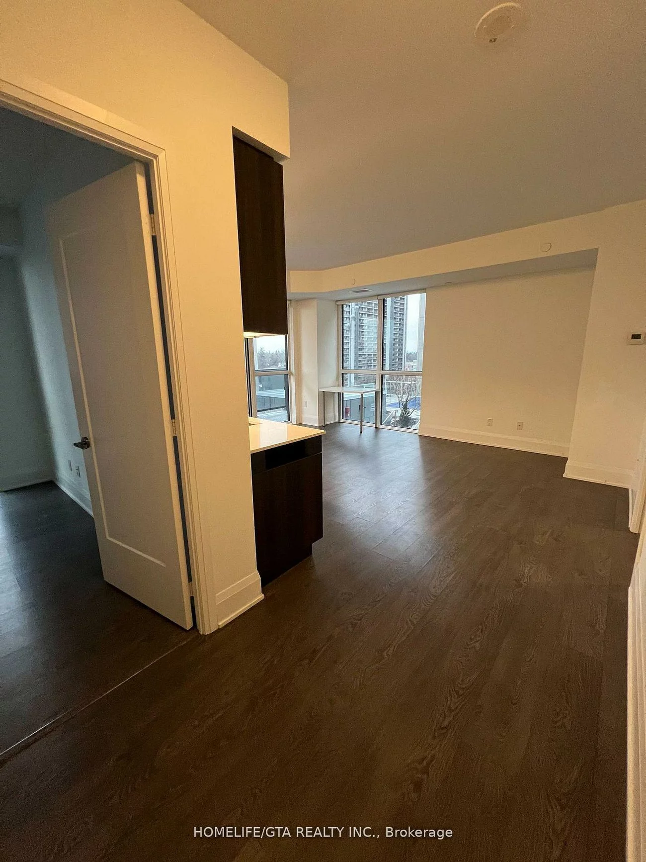 101, Erskine, Mount Pleasant West, Toronto