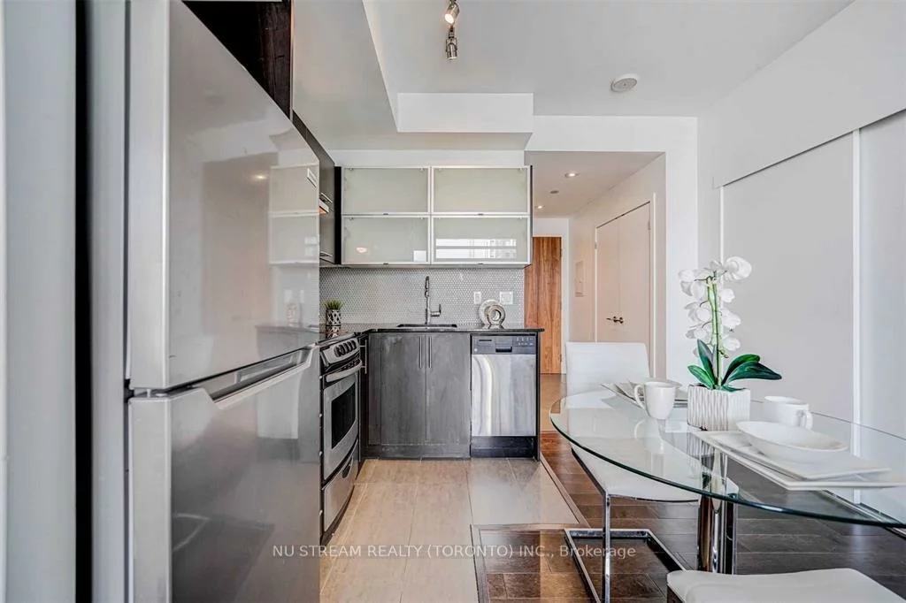 170, Fort York, Waterfront Communities C1, Toronto