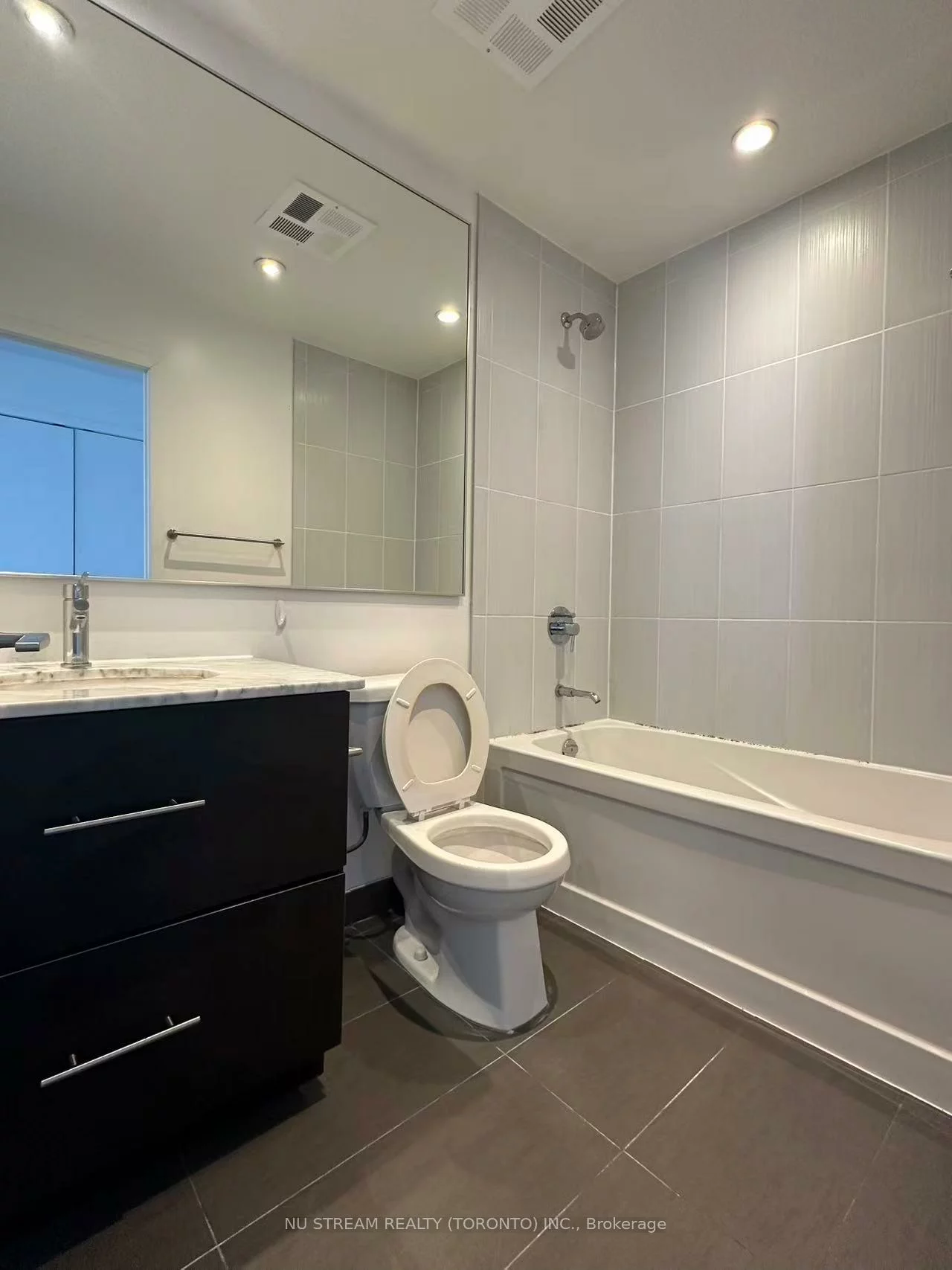 170, Fort York, Waterfront Communities C1, Toronto