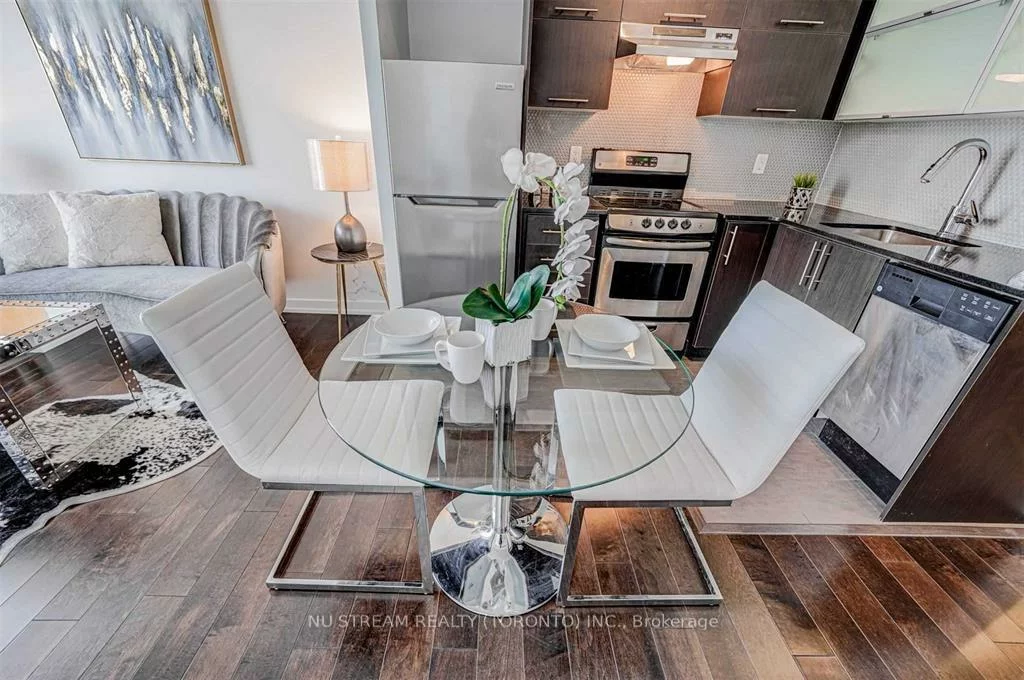 170, Fort York, Waterfront Communities C1, Toronto