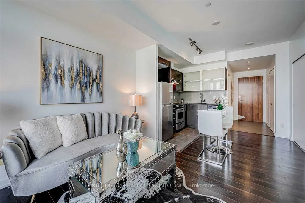 170, Fort York, Waterfront Communities C1, Toronto