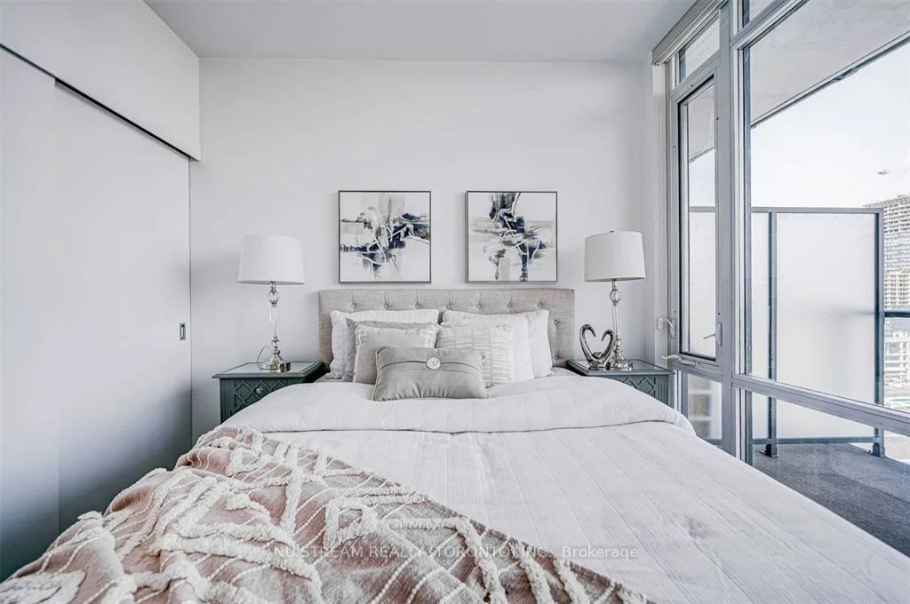 170, Fort York, Waterfront Communities C1, Toronto