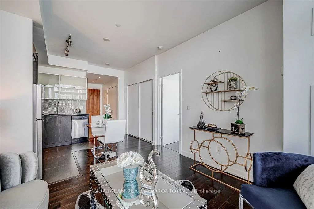 170, Fort York, Waterfront Communities C1, Toronto