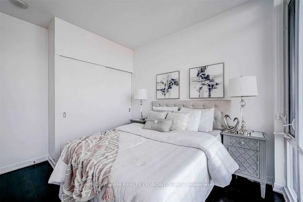 170, Fort York, Waterfront Communities C1, Toronto