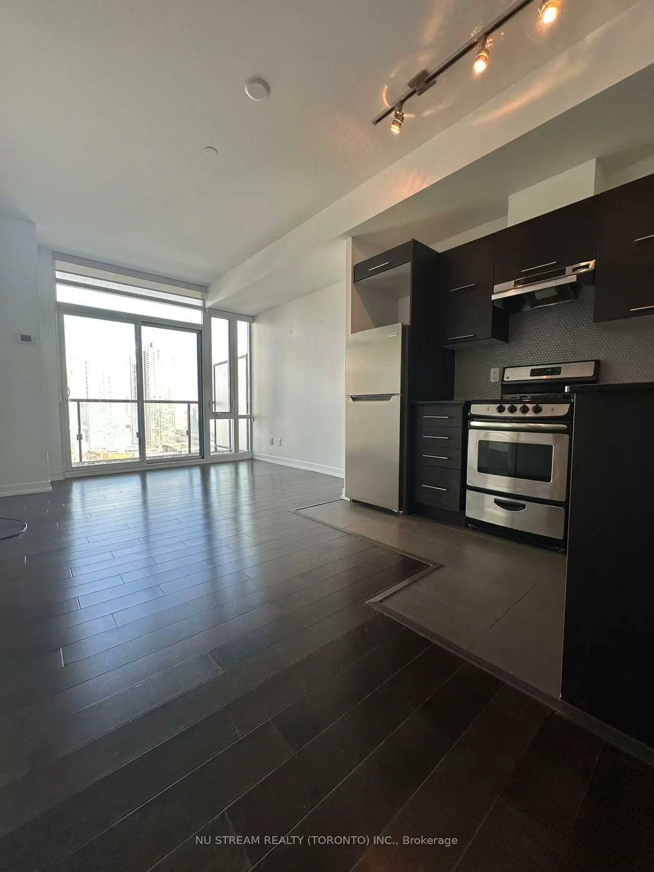 170, Fort York, Waterfront Communities C1, Toronto