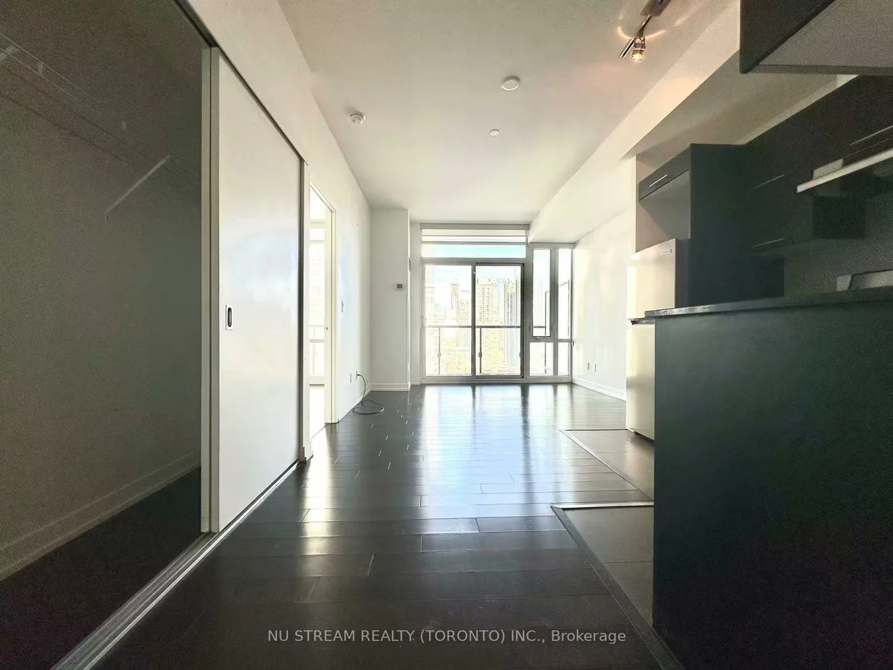 170, Fort York, Waterfront Communities C1, Toronto