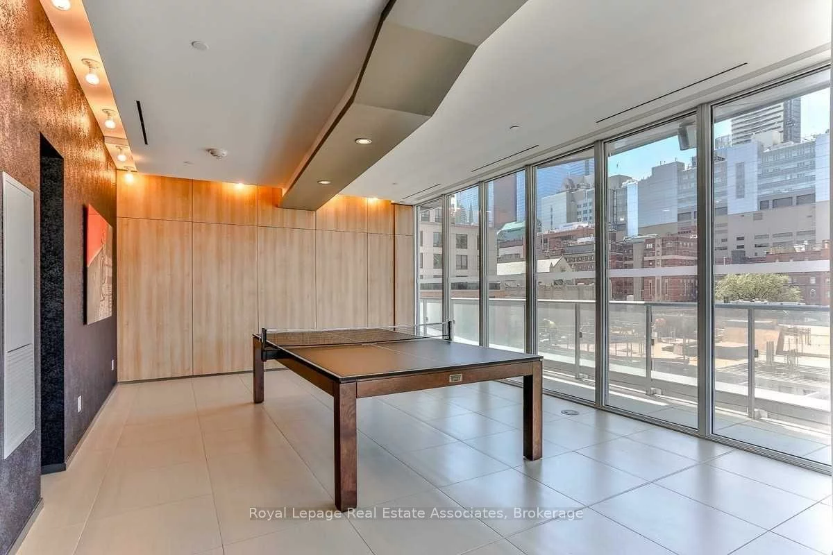 68, Shuter, Church-Yonge Corridor, Toronto