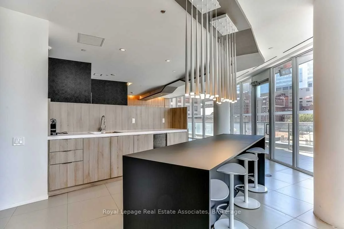 68, Shuter, Church-Yonge Corridor, Toronto