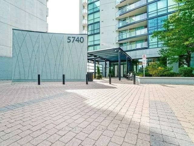 5740, Yonge, Newtonbrook West, Toronto