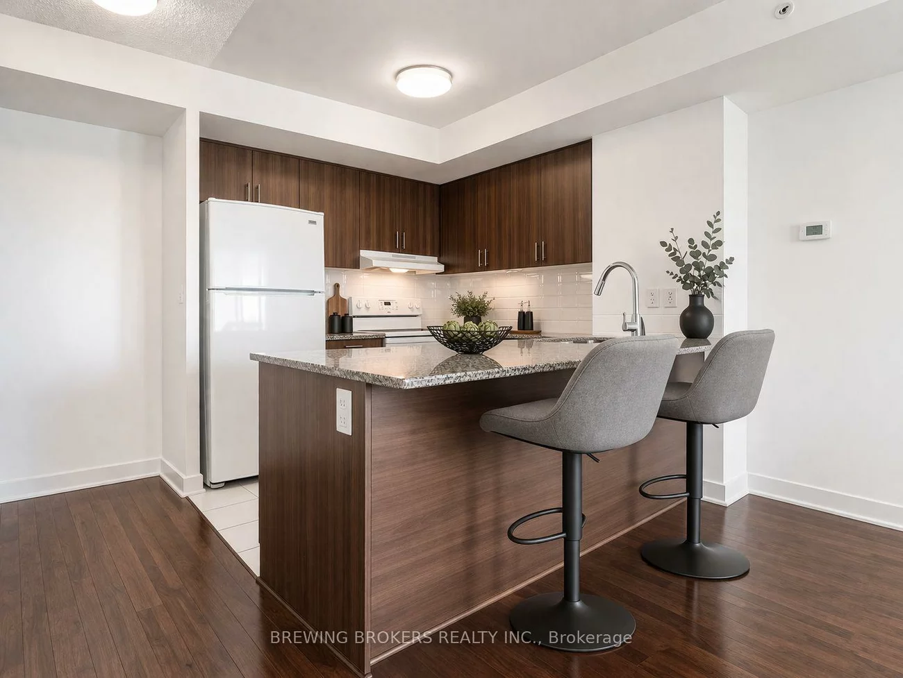5740, Yonge, Newtonbrook West, Toronto
