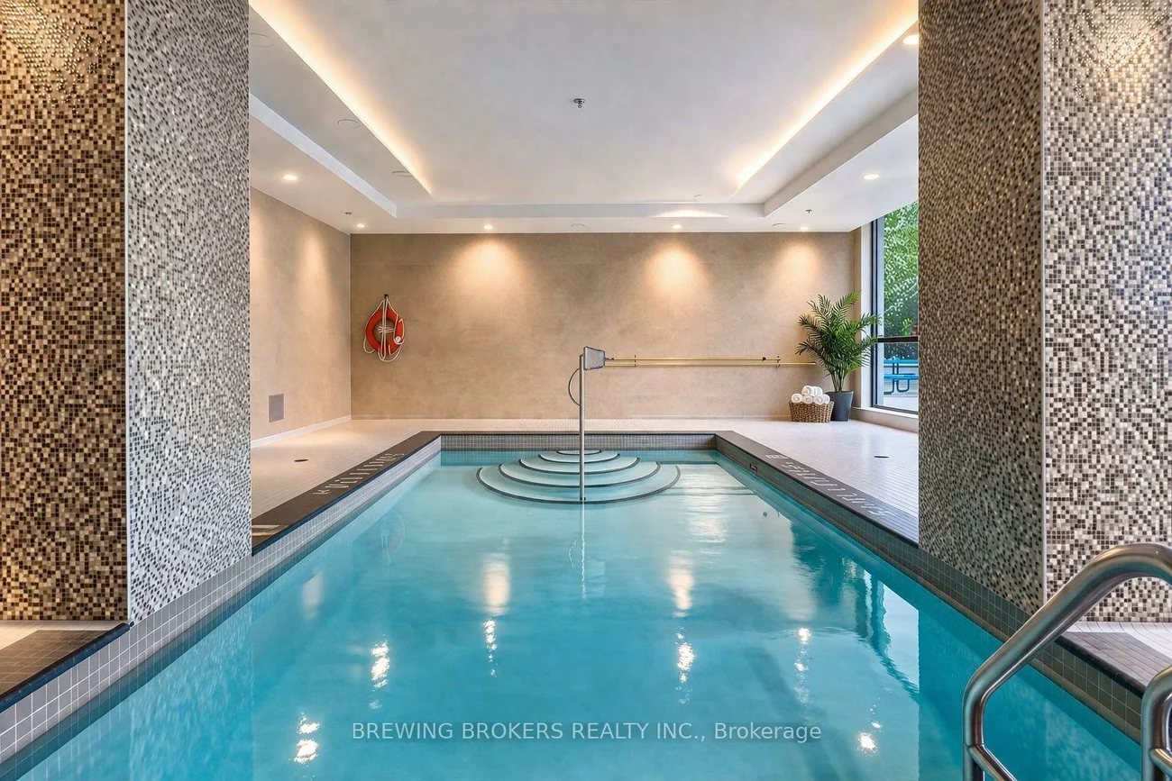 5740, Yonge, Newtonbrook West, Toronto