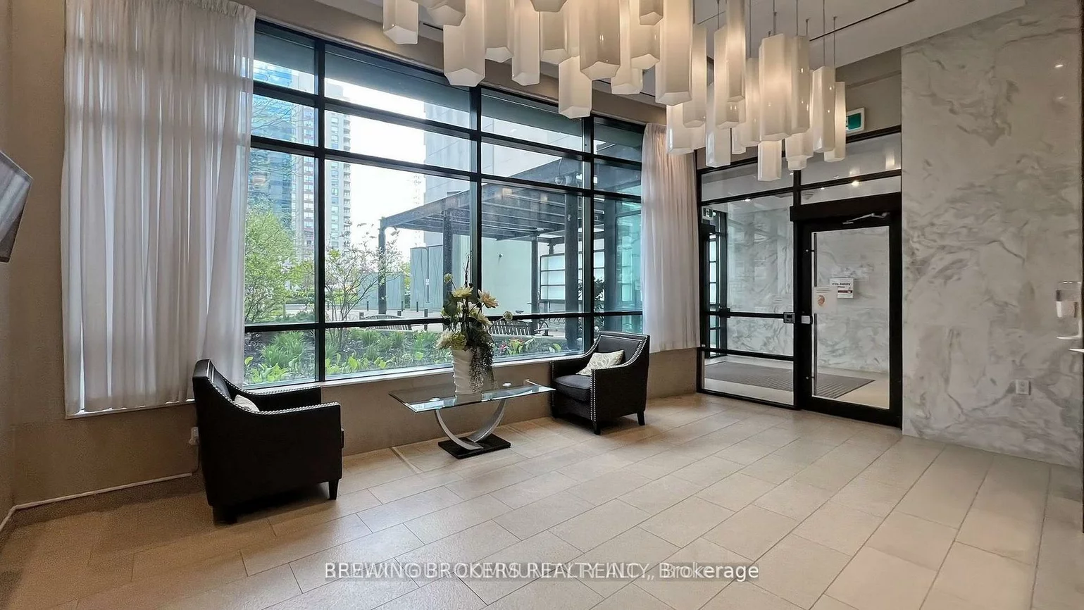 5740, Yonge, Newtonbrook West, Toronto