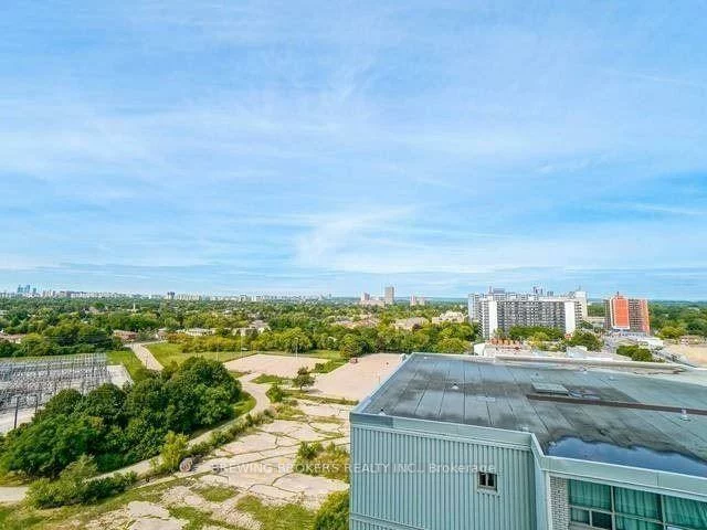 5740, Yonge, Newtonbrook West, Toronto