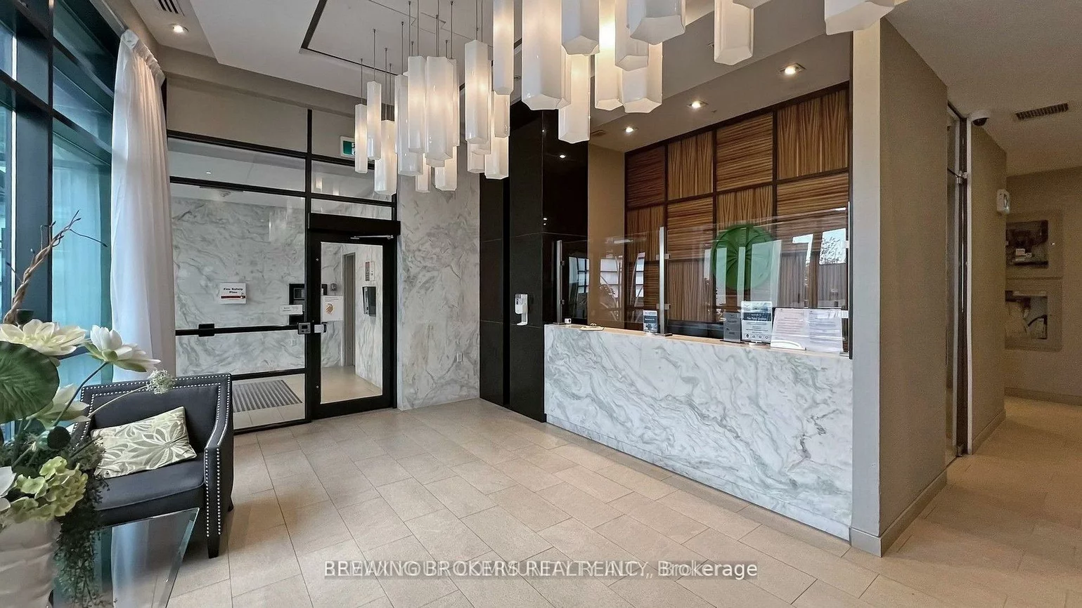 5740, Yonge, Newtonbrook West, Toronto