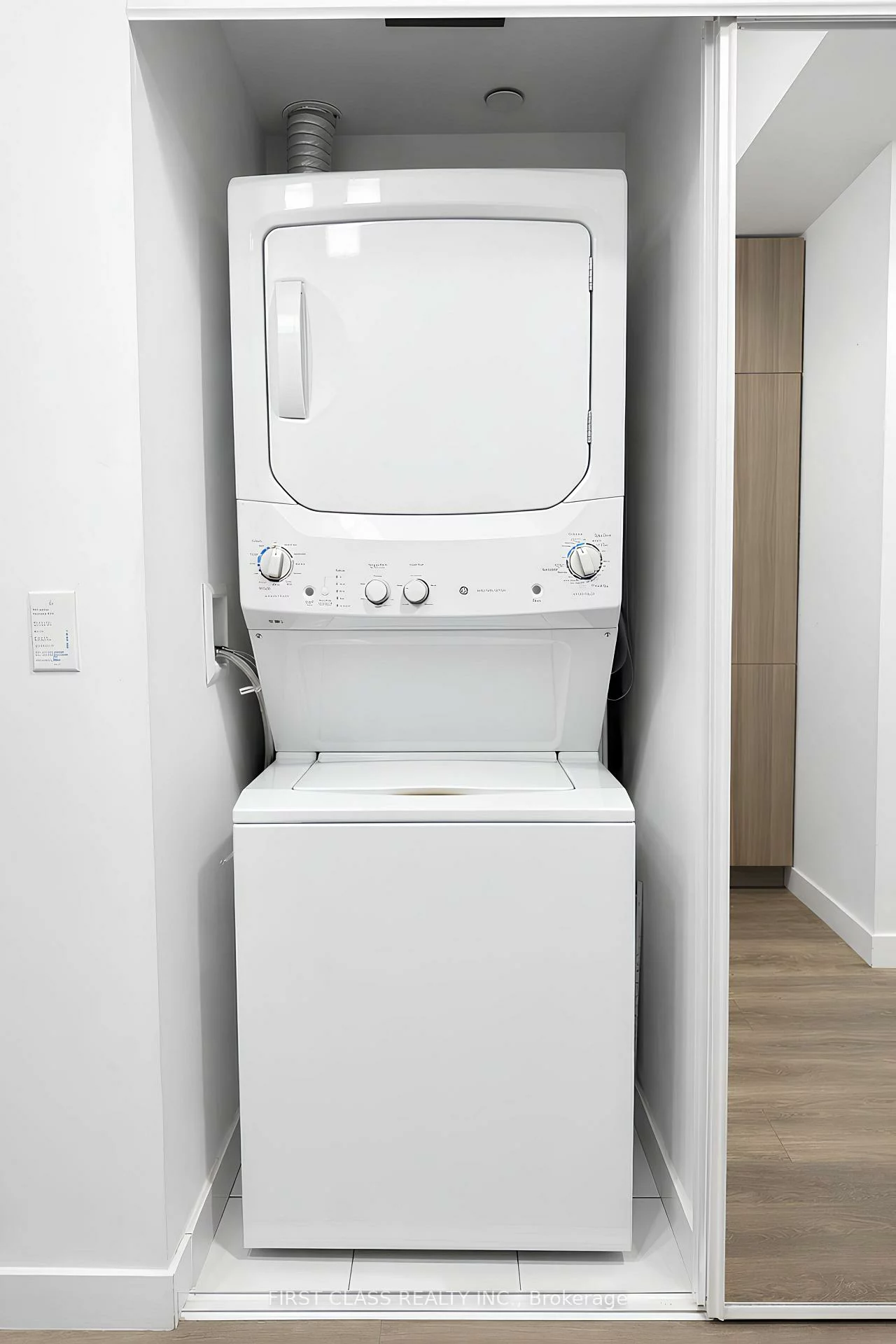 8, Eglinton, Yonge-Eglinton, Toronto